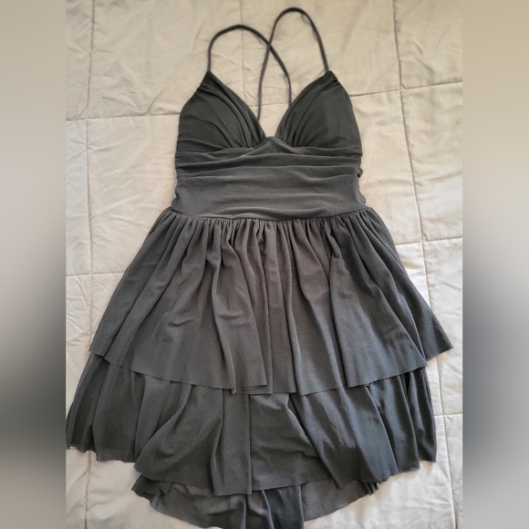 HALARA Elegant Black Mini Dress with Spaghetti Straps - Picture 5 of 6